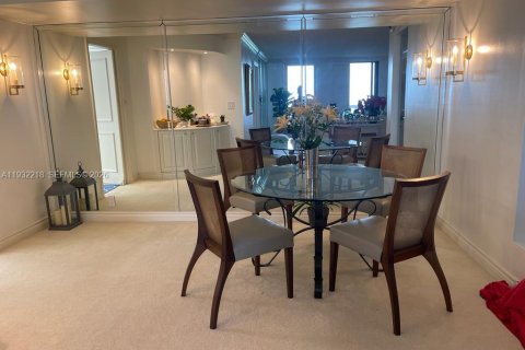 Condo in Key Biscayne, Florida, 2 bedrooms  № 2052795 - photo 25