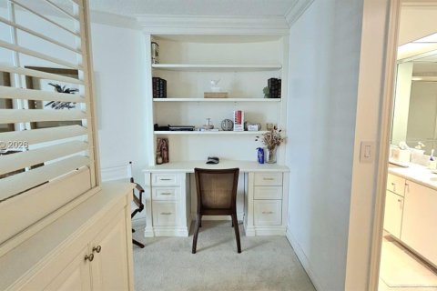 Condo in Key Biscayne, Florida, 2 bedrooms  № 2052795 - photo 11