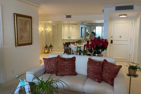 Condo in Key Biscayne, Florida, 2 bedrooms  № 2052795 - photo 27