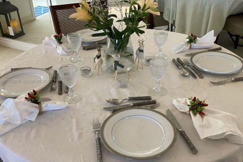 Condo in Key Biscayne, Florida, 2 bedrooms  № 2052795 - photo 26