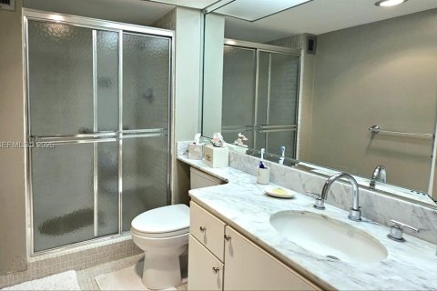 Condo in Key Biscayne, Florida, 2 bedrooms  № 2052795 - photo 18