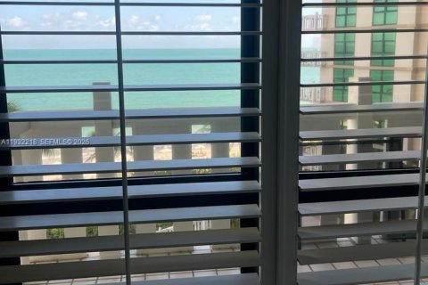 Condo in Key Biscayne, Florida, 2 bedrooms  № 2052795 - photo 29