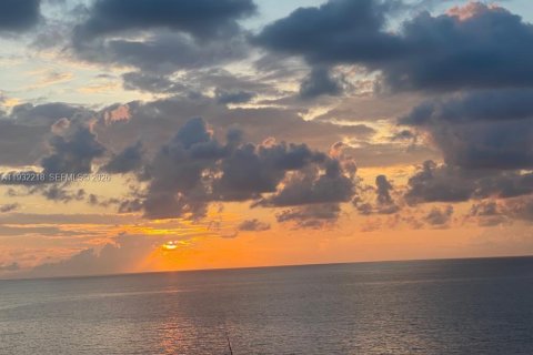 Condo in Key Biscayne, Florida, 2 bedrooms  № 2052795 - photo 20