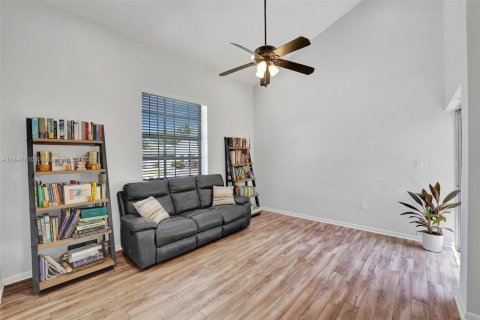 House in Davie, Florida 3 bedrooms, 143.16 sq.m. № 1848852 - photo 11