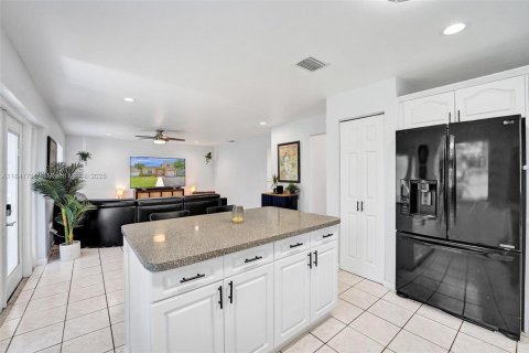House in Davie, Florida 3 bedrooms, 143.16 sq.m. № 1848852 - photo 25