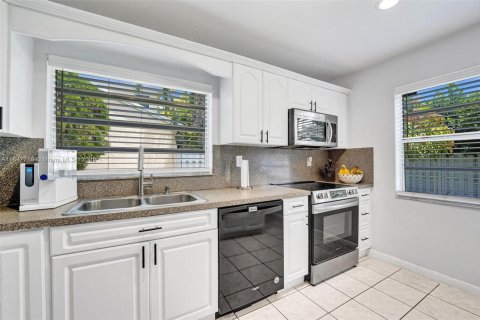 House in Davie, Florida 3 bedrooms, 143.16 sq.m. № 1848852 - photo 24