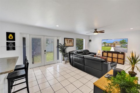 House in Davie, Florida 3 bedrooms, 143.16 sq.m. № 1848852 - photo 19