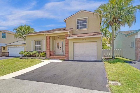 House in Davie, Florida 3 bedrooms, 143.16 sq.m. № 1848852 - photo 5