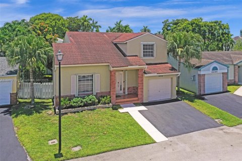 House in Davie, Florida 3 bedrooms, 143.16 sq.m. № 1848852 - photo 3