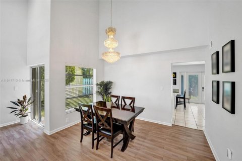 House in Davie, Florida 3 bedrooms, 143.16 sq.m. № 1848852 - photo 9