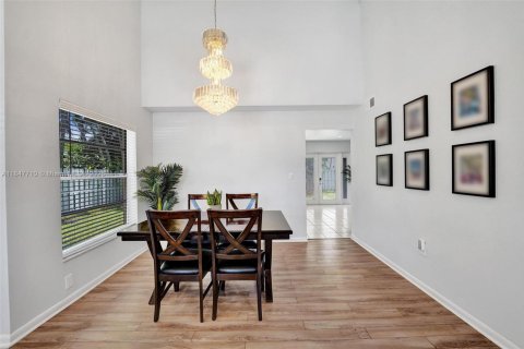 House in Davie, Florida 3 bedrooms, 143.16 sq.m. № 1848852 - photo 15