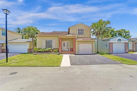House in Davie, Florida 3 bedrooms, 143.16 sq.m. № 1848852 - photo 1