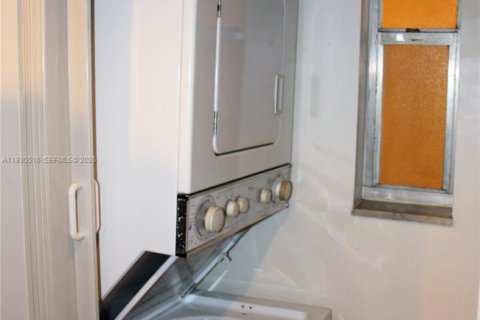 Condo in Tamarac, Florida, 2 bedrooms № 1993983 - photo 6