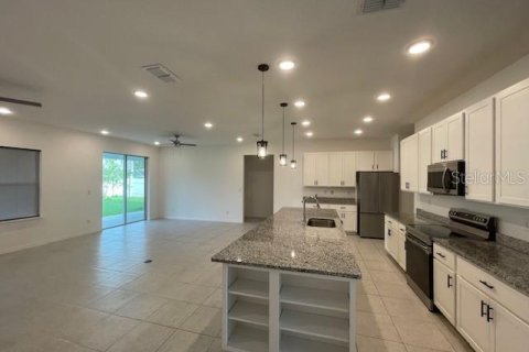 House in Palm Coast, Florida 4 bedrooms, 212.37 sq.m. № 1908037 - photo 2