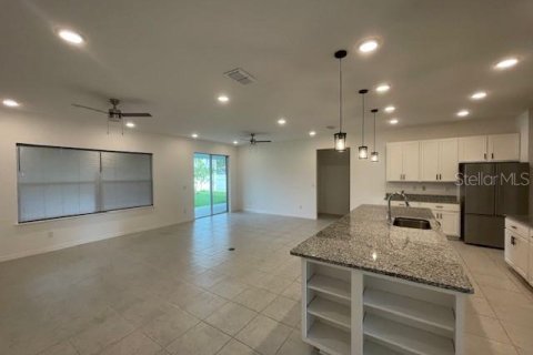 House in Palm Coast, Florida 4 bedrooms, 212.37 sq.m. № 1908037 - photo 3