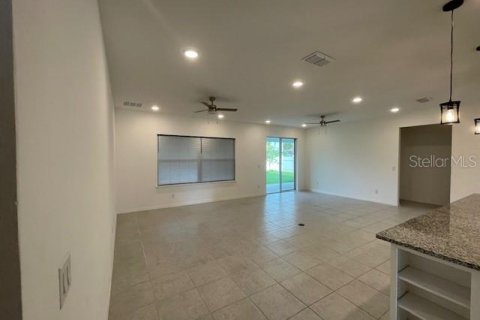 House in Palm Coast, Florida 4 bedrooms, 212.37 sq.m. № 1908037 - photo 5