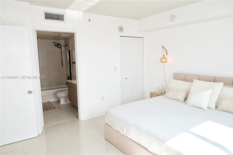 Condo in Miami, Florida, 2 bedrooms  № 2089157 - photo 7