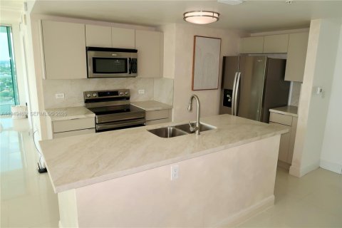 Condo in Miami, Florida, 2 bedrooms  № 2089157 - photo 16