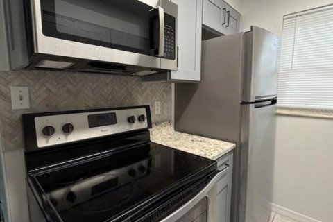 Condo in Orlando, Florida, 2 bedrooms  № 2102447 - photo 3