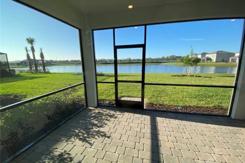 Villa ou maison à louer à Bradenton, Floride: 4 chambres, 205.13 m2 № 1777130 - photo 2