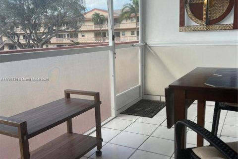 Condominio en venta en Hollywood, Florida, 1 dormitorio, 66.89 m2 № 1867847 - foto 1