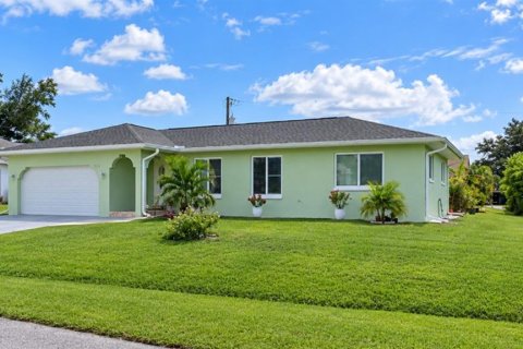 Casa en Port Charlotte, Florida 3 dormitorios, 134.34 m2 № 2378057