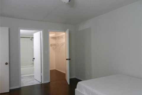 Condo in Tampa, Florida, 2 bedrooms № 2200830 - photo 14