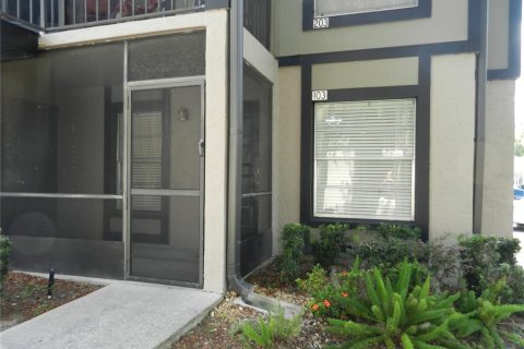 Condo in Tampa, Florida, 2 bedrooms № 2200830 - photo 3