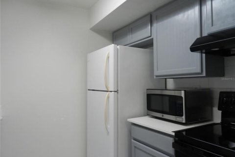 Condo in Tampa, Florida, 2 bedrooms № 2200830 - photo 11
