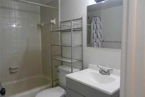 Condo in Tampa, Florida, 2 bedrooms № 2200830 - photo 22