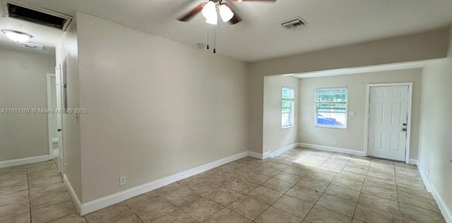 House in Fort Lauderdale, Florida 3 bedrooms, 84.82 sq.m. № 1967496