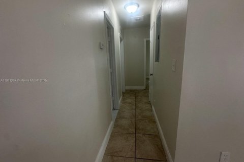 House in Fort Lauderdale, Florida 3 bedrooms, 84.82 sq.m. № 1967496 - photo 3