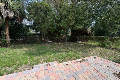 House in Fort Lauderdale, Florida 3 bedrooms, 84.82 sq.m. № 1967496 - photo 10