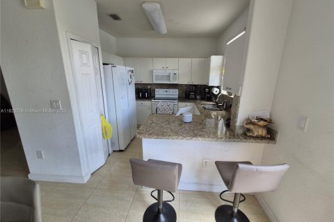 Adosado en venta en Doral, Florida, 3 dormitorios, 156.35 m2 № 1961028 - foto 7