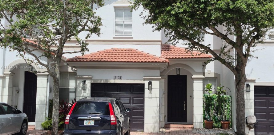 Adosado en Doral, Florida 3 dormitorios, 156.35 m2 № 1961028