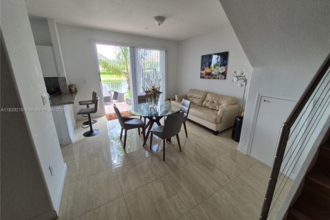 Adosado en venta en Doral, Florida, 3 dormitorios, 156.35 m2 № 1961028 - foto 5