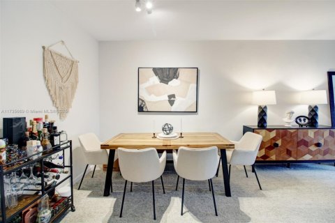 Condo in Bal Harbour, Florida, 2 bedrooms  № 1703796 - photo 11
