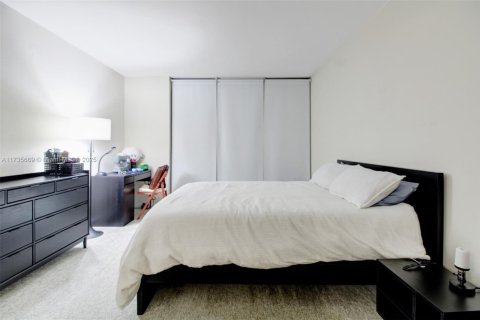 Condo in Bal Harbour, Florida, 2 bedrooms  № 1703796 - photo 19