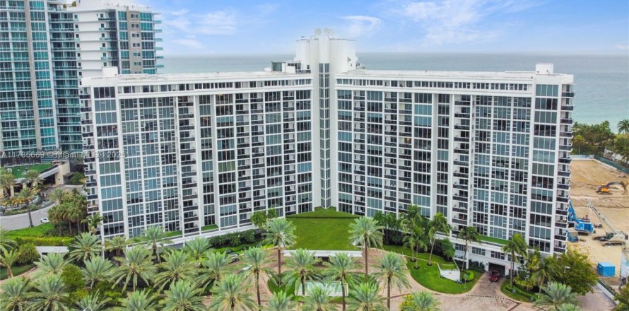 Condo in Bal Harbour, Florida, 2 bedrooms  № 1703796