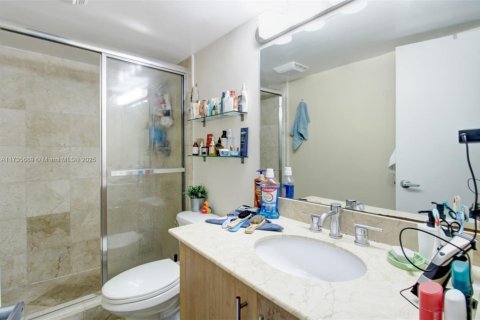 Condo in Bal Harbour, Florida, 2 bedrooms  № 1703796 - photo 21