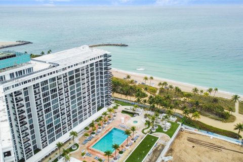 Condo in Bal Harbour, Florida, 2 bedrooms  № 1703796 - photo 8