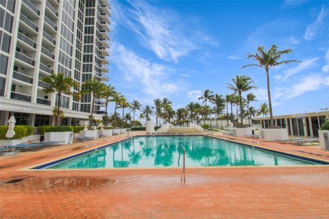Condo in Bal Harbour, Florida, 2 bedrooms  № 1703796 - photo 29