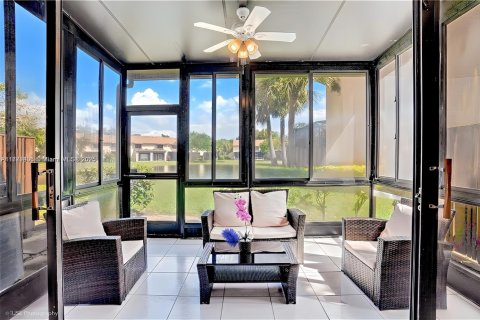 Townhouse in Coconut Creek, Florida 3 bedrooms, 128.95 sq.m. № 1896292 - photo 10