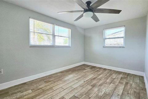 Casa en alquiler en Port Richey, Florida, 2 dormitorios, 74.88 m2 № 2102935 - foto 11