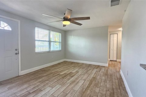 Casa en alquiler en Port Richey, Florida, 2 dormitorios, 74.88 m2 № 2102935 - foto 3