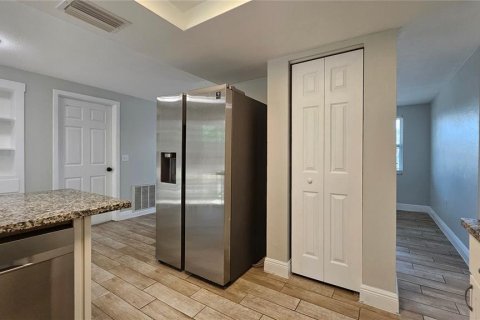Casa en alquiler en Port Richey, Florida, 2 dormitorios, 74.88 m2 № 2102935 - foto 9