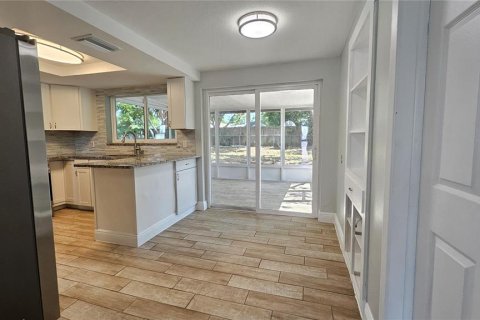 Casa en alquiler en Port Richey, Florida, 2 dormitorios, 74.88 m2 № 2102935 - foto 6