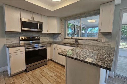 Casa en alquiler en Port Richey, Florida, 2 dormitorios, 74.88 m2 № 2102935 - foto 8