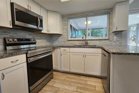 Casa en alquiler en Port Richey, Florida, 2 dormitorios, 74.88 m2 № 2102935 - foto 10