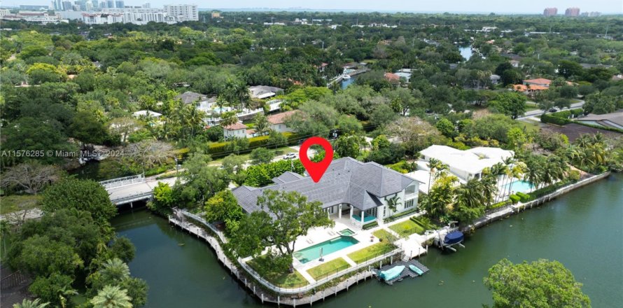 House in Coral Gables, Florida 8 bedrooms, 888.33 sq.m. № 1694810